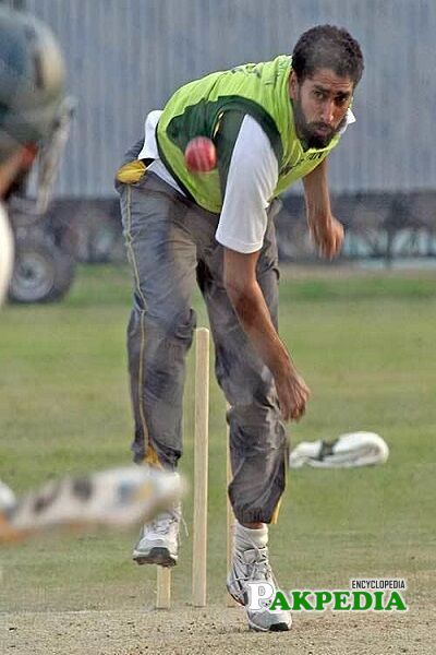 Shabbir Ahmed bowling