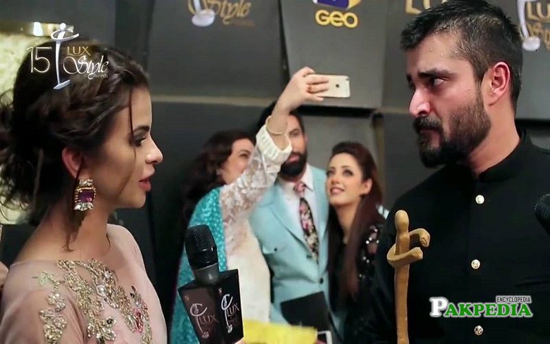 Hira hussain during hosting red carpet of Lux awards