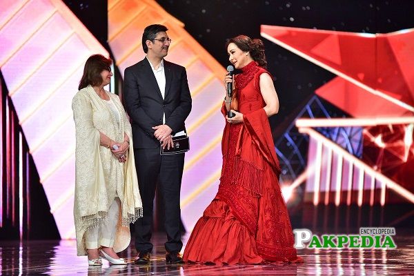 Zeba while receiving her award