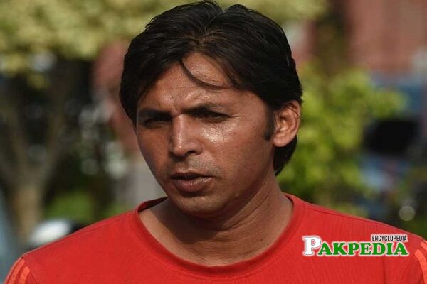 Mohammad Asif bowling