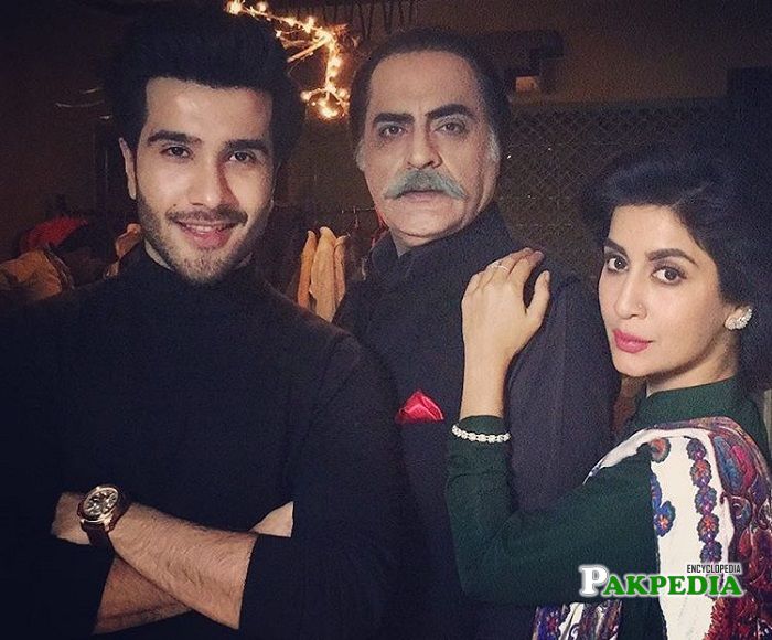 Feroze Khan with the cast of Khaani