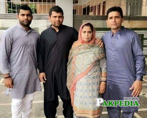 Adnan Akmal Family