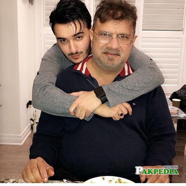 Shahveer jafry with his father