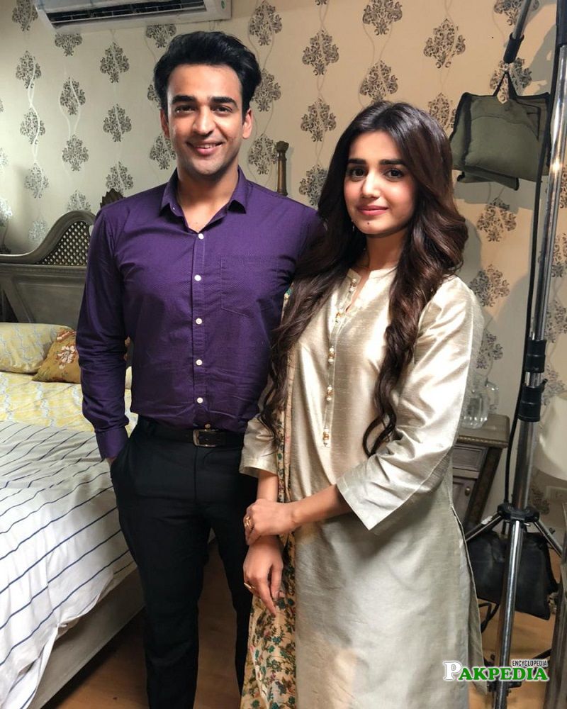 Agha Hassan with Anum on sets of Band Khirkian