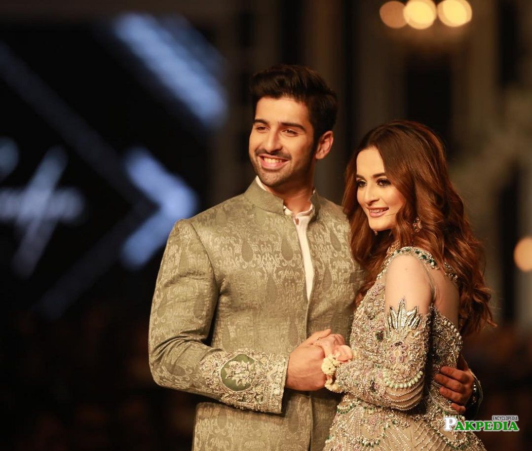 Muneeb butt walk on ramp with Aiman Khan