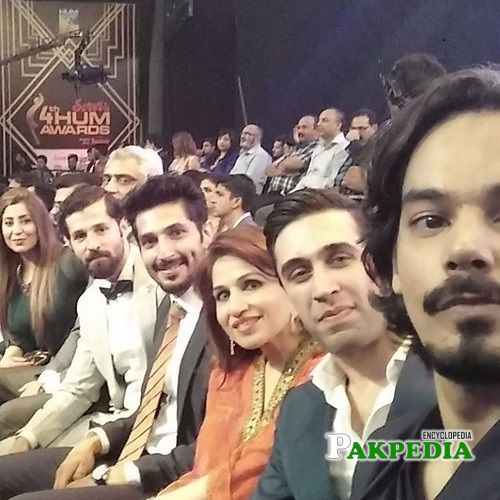 Naeem Haque at Hum awards with his fellow actors