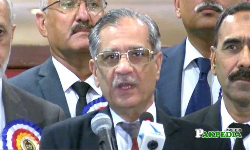 Saqib Nisar's harsh comments for Mr Naqi made columists furious