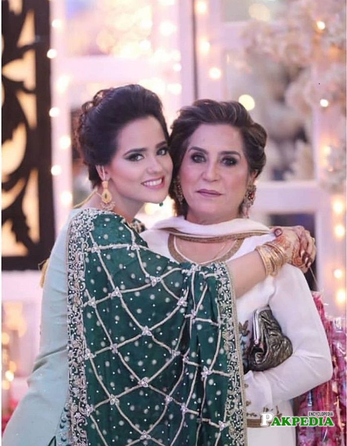 Rabya Kulsoom with her mother Parveen Akbar