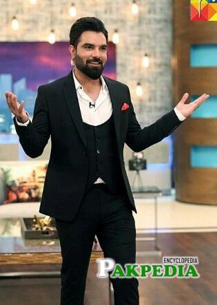 Yasir hussain on the sets of 'The afternoon show'