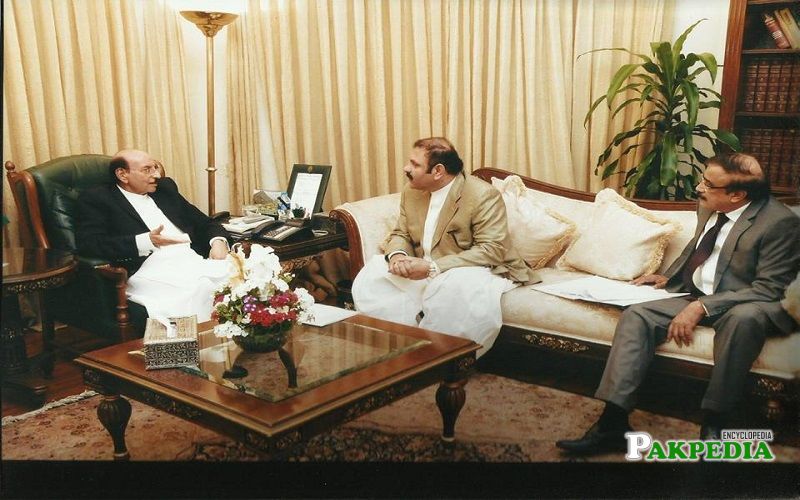 Ali Nawaz with Qaim Ali Shah during a meeting
