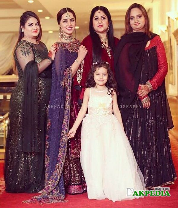 Nimra Khan family