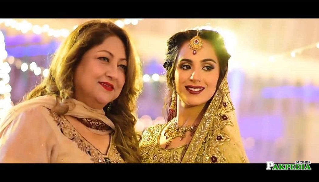 Maham Amir with her mother