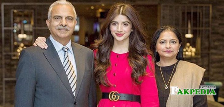 Mawra Hocane family