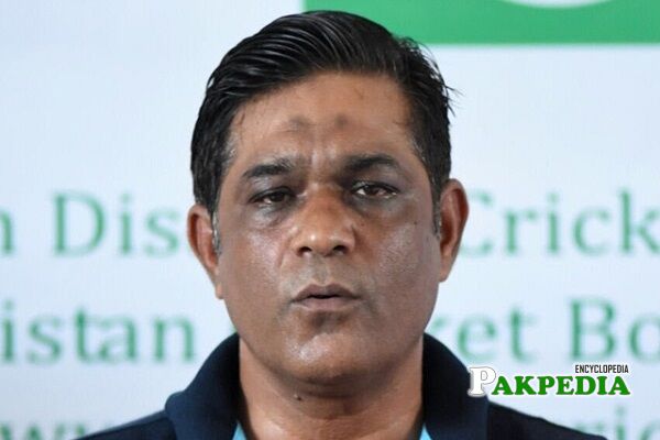 Rashid Latif coach