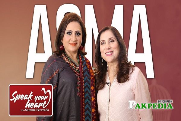 Samina Peerzada with Asma Abbas on set of Rewind with Samina