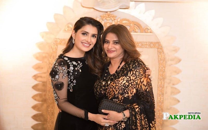 Mariam with Ayeza Khan at her son's birthday