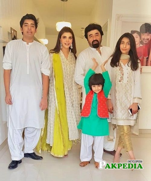 Nida Yasir Family