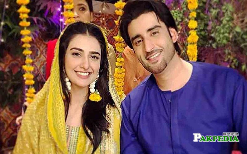 Agha Ali with Sarah Khan on set of 'Band khirkian'