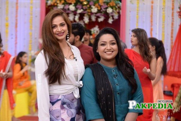 Uroosa with Noor Bukhari in a morning show