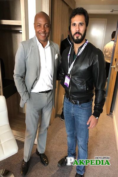 Hassan Niaxi with cricketer Lara