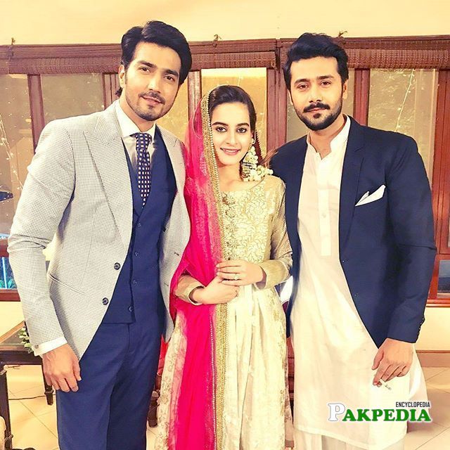 Ali Abbas on sets of Khali hath with his co stars