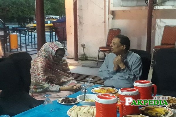 Arshad Javaid Warraich while distributing Aftari among needy people