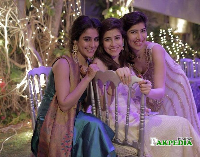 Alishba Yousaf with her sisters 