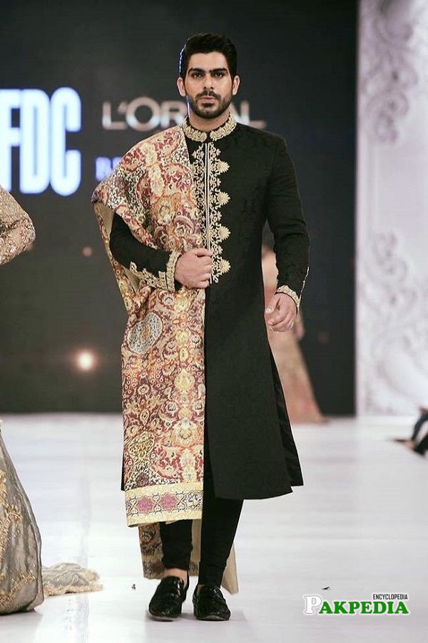 Waleed Khalid walking the ramp with grace