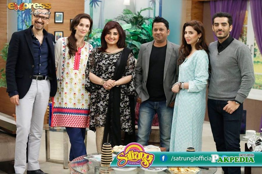 Asim Raza with cast of 'Ho Mann Jahan' during promotions