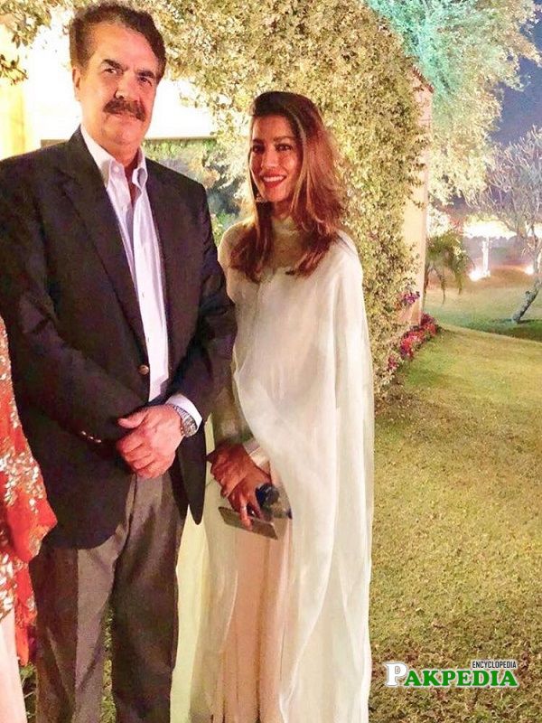 Rabia butt with General Raheel Shareef at an event