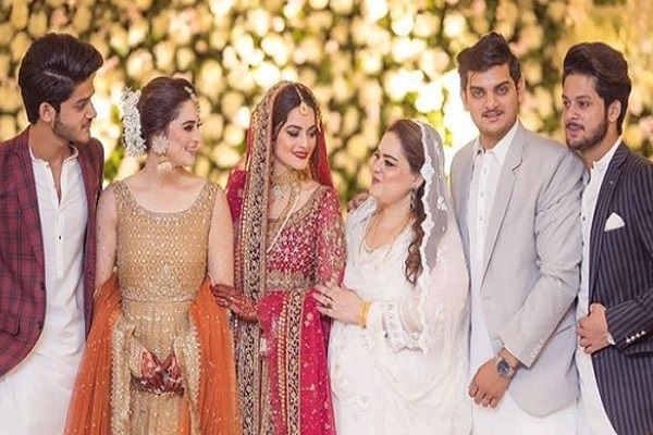 Aiman Khan and Minal Khan