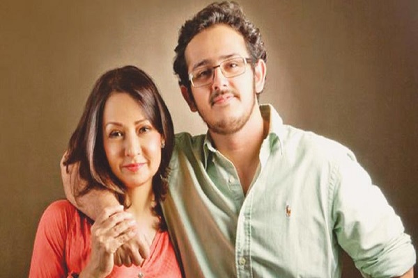 Azaan Sami Khan mother