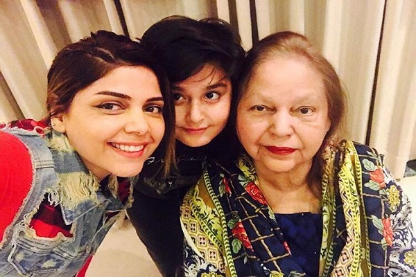 Hadiqa Kiani mother