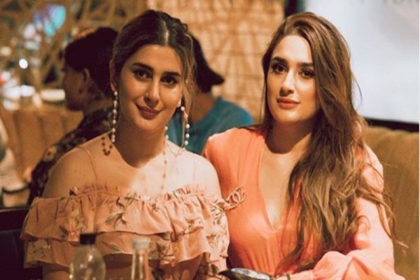 Kubra Khan sister