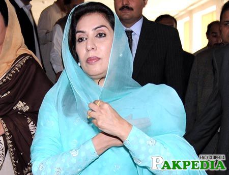 Fahmida Mirza sitting some where
