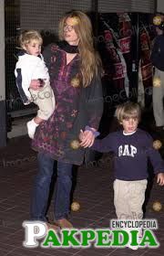 Jemima went to england with her sons after divorce