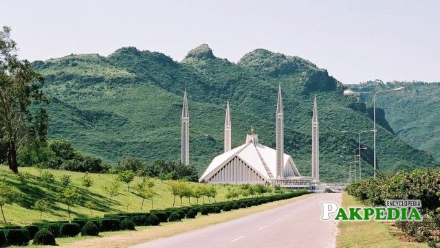 The phenomenal Faisal Mosque is the starting point of Margalla