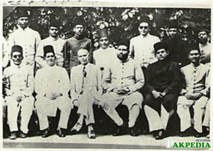 Bahadur Yar Jung Sitting with Quid E Azam