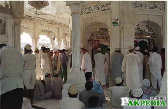 Data Darbar inside the shrine