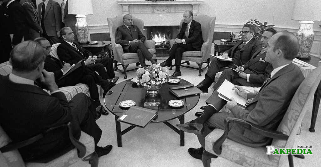 Sahabzada Yaqub Khan in a meeting with Zulefqar Ali Bhutto