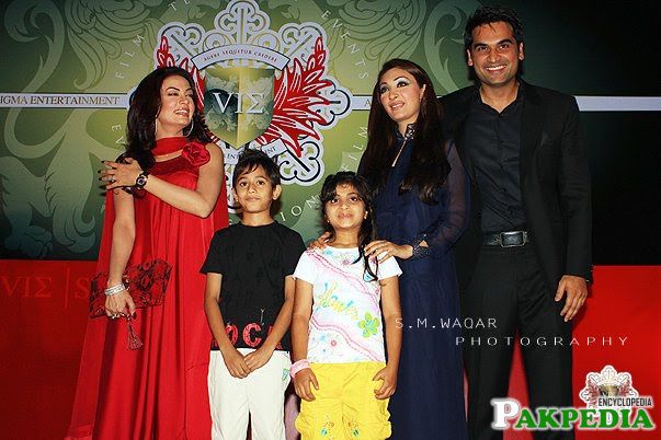 Humayu Saeed with Family in Six Sigma Entertainment