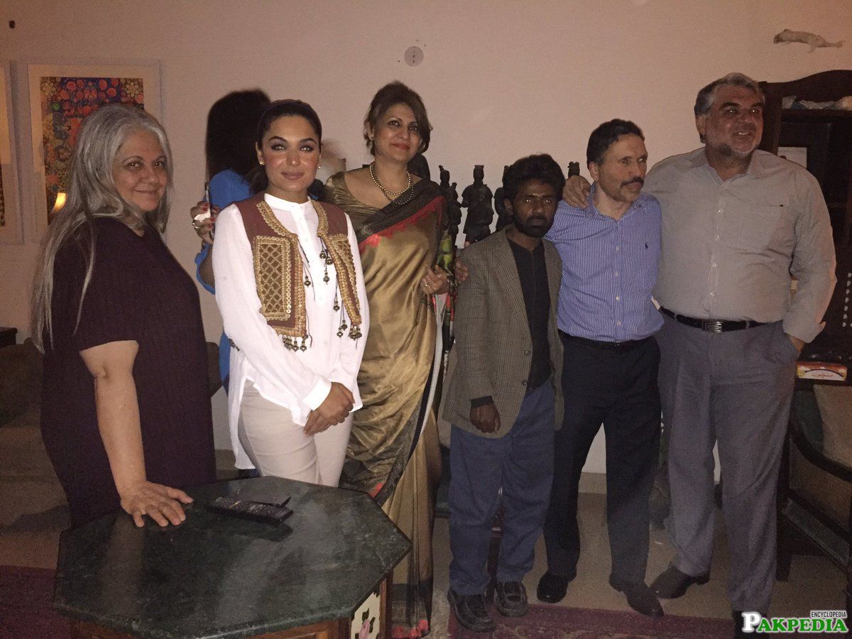 Shehnaz Sheikh with her friends