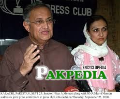 Nisar Memon with his daughter Marvi Memon