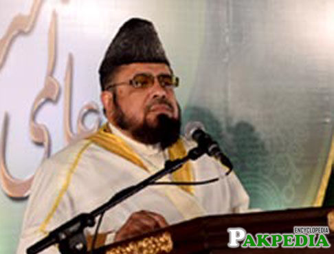 Mufti Abdul Qavi giving a speech