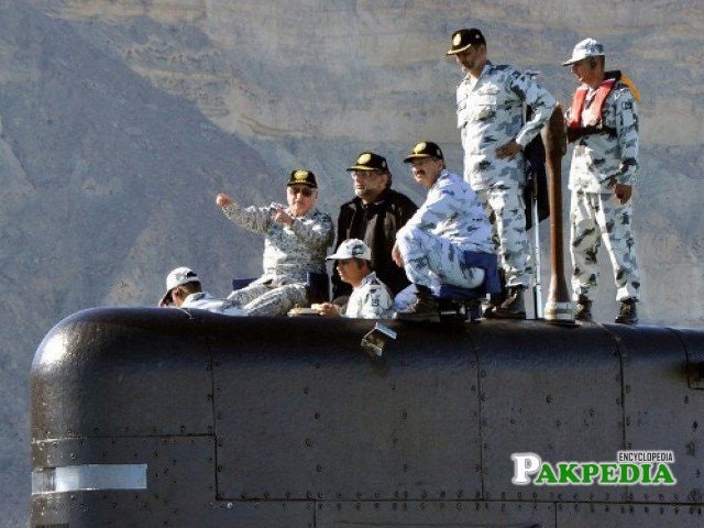 PM sailing in Pakistan Navy submarine PN Saad