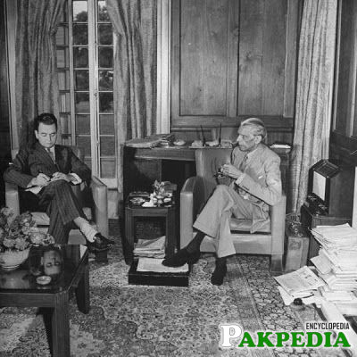 Mr. Jinnah talking to Louis Fischer of Time magazine in 1945