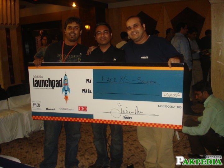Farhan Masood Give a Cheque