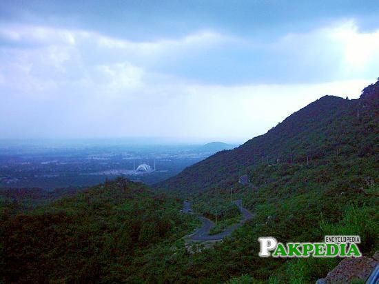 The stagnantly picturesque entrance to the Margalla Hills