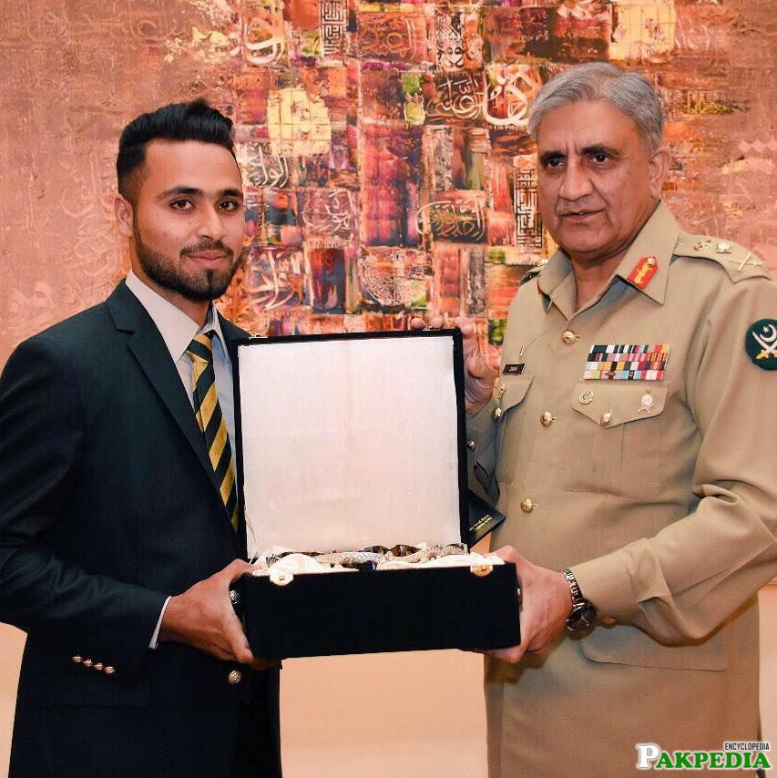 Faheem Ashraf with Qamar Javed Bajwa