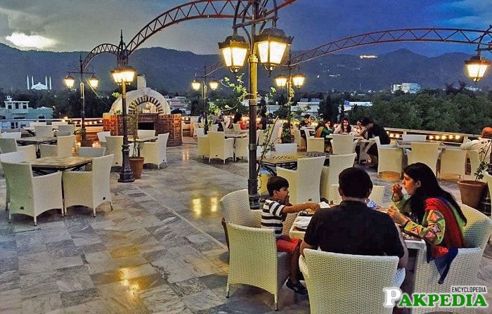 outdoor dining spots in Islamabad